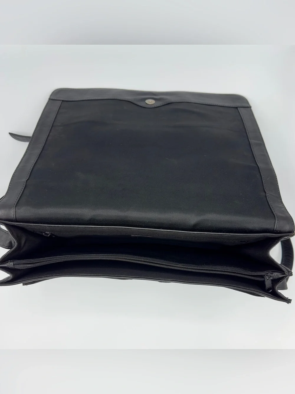 Wilsons Black Leather Crossbody Laptop Messenger Bag